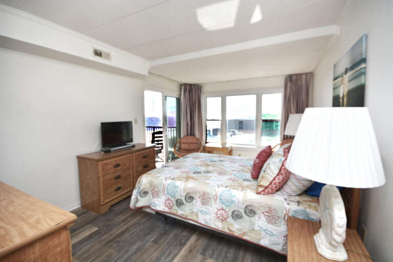 OCEAN-VIEW-QUEEN-BEDROOM
