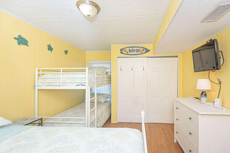 Queen BR with Bunk Beds