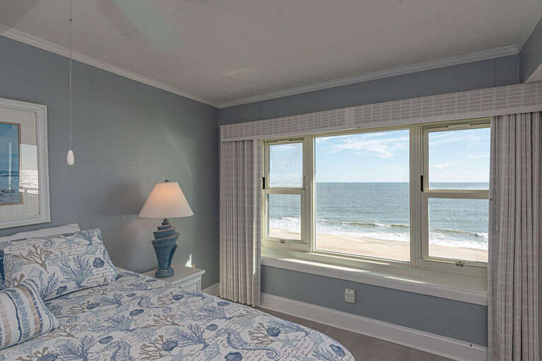 OCEAN-FRONT-KING-BEDROOM
