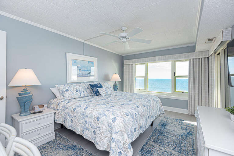 OCEAN-FRONT-KING-BEDROOM