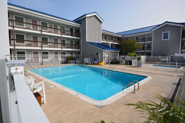 ORLEANS COURT 304-OUTDOOR-POOL