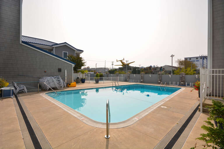 OUTDOOR-POOL