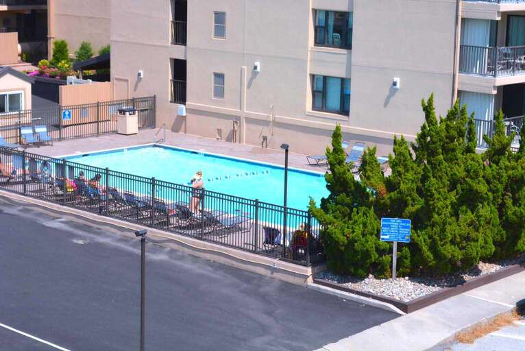 SANDPIPER-DUNES-OUTDOOR-POOL