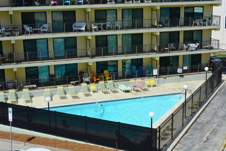 Diamond Head Outdoor Pool