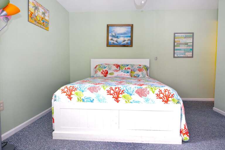 QUEEN-BEDROOM QUEEN-BEDROOM