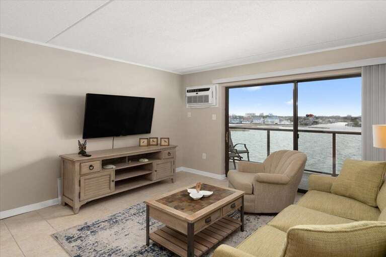 Harbour Sails 504 - Bayfront living room   Harbour Sails 504 - Bayfront living room