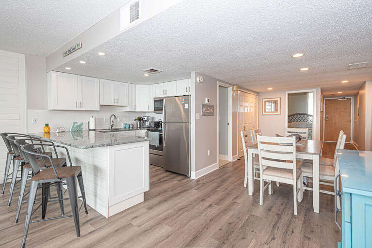 Kitchen/Dining Area