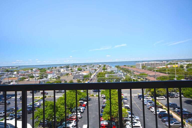 BAYSIDE-BALCONY BAYSIDE-BALCONY