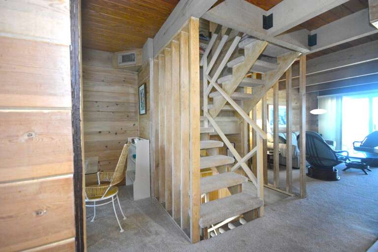 STAIRS-TO-UPPER-BEDROOMS