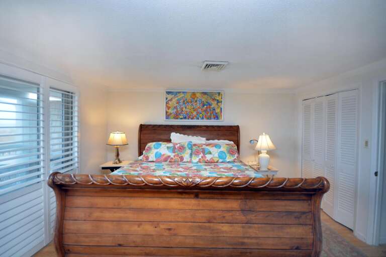 OCEANFRONT-BEDROOM-UPSTAIRS