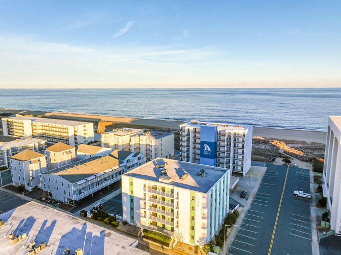 DRONE-PHOTO-FOUR-SEASONS