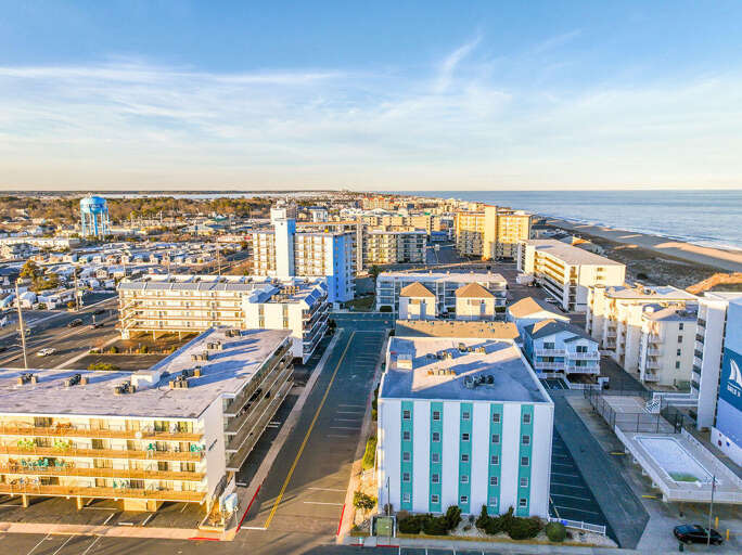 DRONE-PHOTO-FOUR-SEASONS