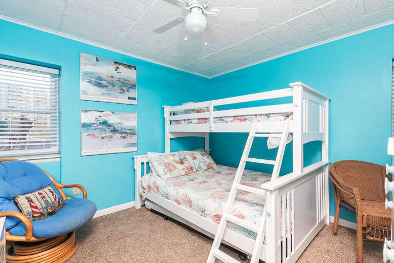 QUEEN BED WITH TWIN OVERHEAD AND TWIN TRUNDLE 