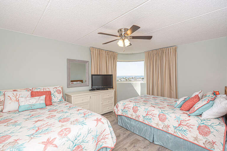 TWO-QUEENS-BEDROOM TWO-QUEENS-BEDROOM