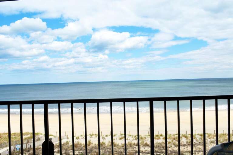 Balcony-View Oceanwalk 513