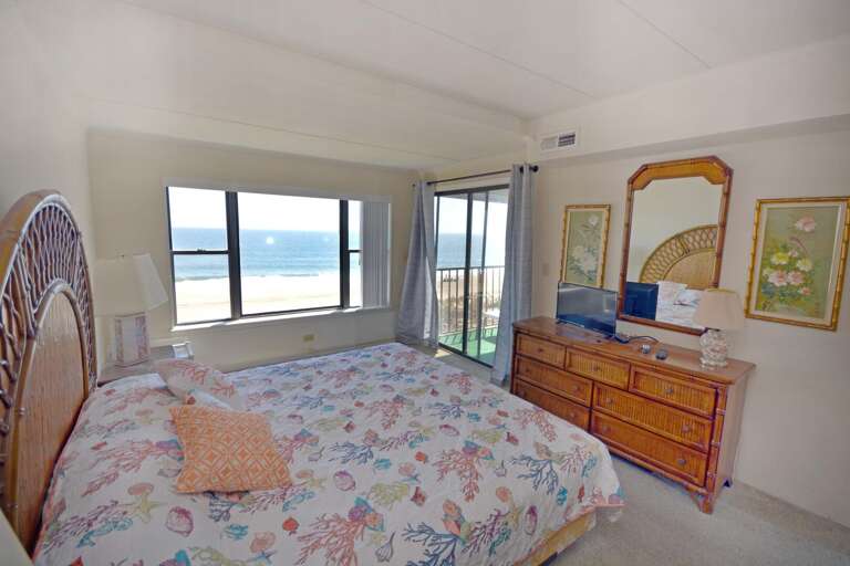 Oceanfront-Bedroom