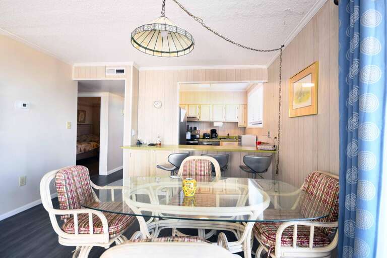 Camelot 301 Dining Area