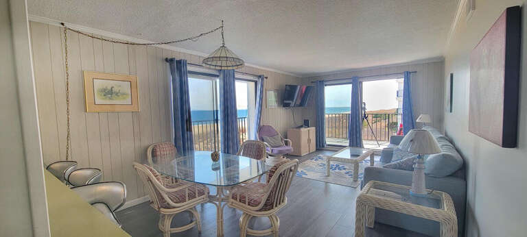 Camelot 301 Living/Dining Area