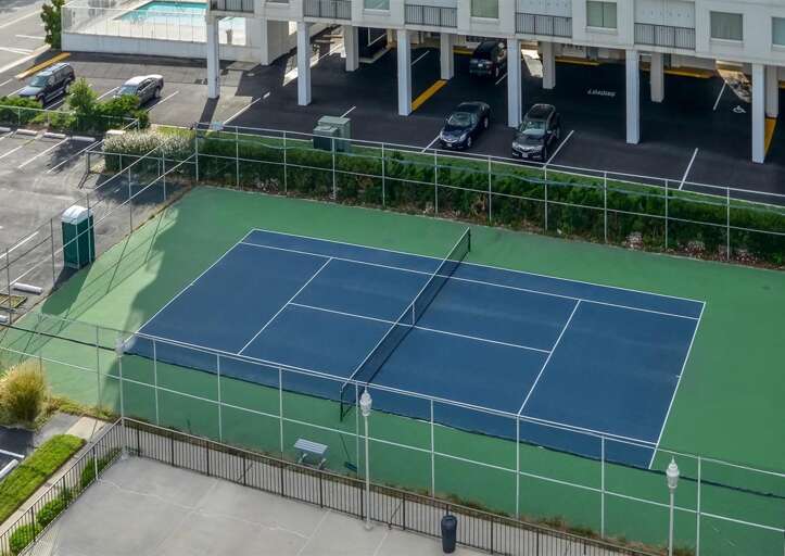 Tennis-Court