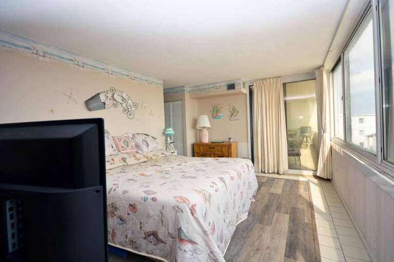 MASTER-BEDROOM-KING MASTER-BEDROOM-KING