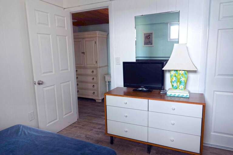 QUEEN AND DOUBLE BEDROOM