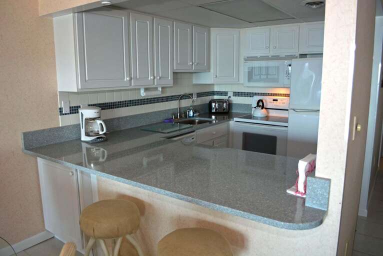 Kitchen with Breakfast Bar