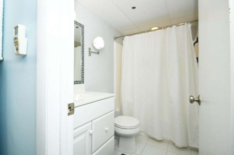 MASTER-BATHROOM