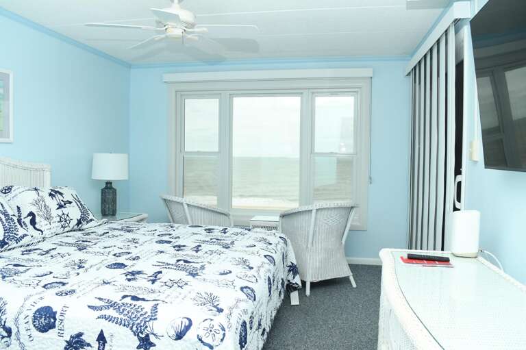 OCEANFRONT KING MASTER