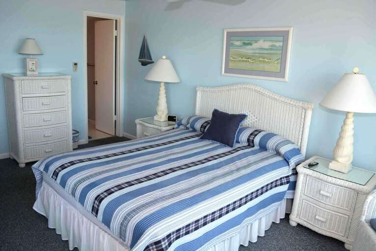 Oceanfront Master Bedroom with Queen