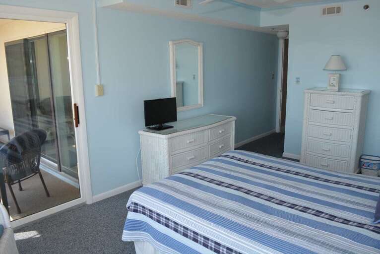 Oceanfront Master Bedroom with Queen