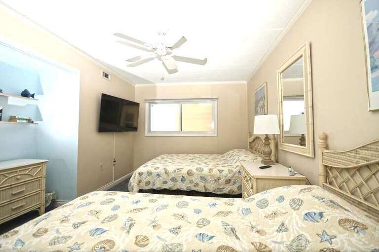 QUEEN AND DOUBLE BEDROOM