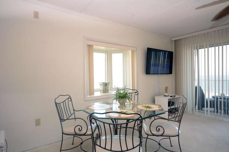 Dining-Area
