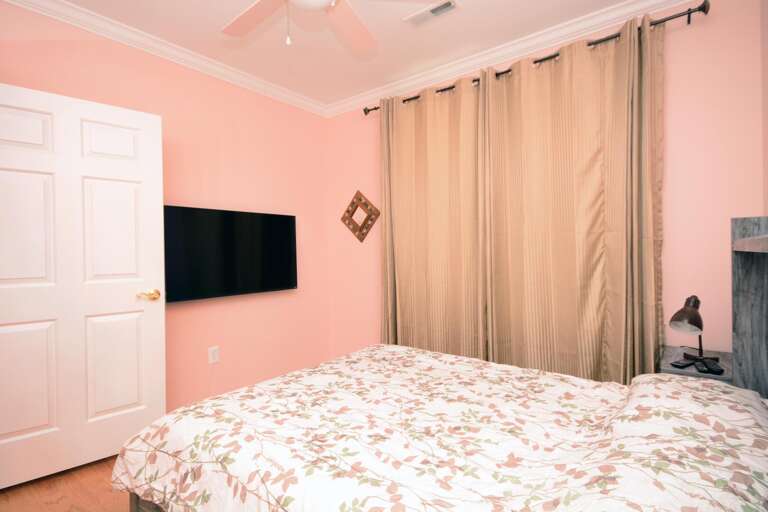QUEEN-BEDROOM