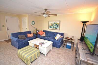 Canvasback 209 Living room