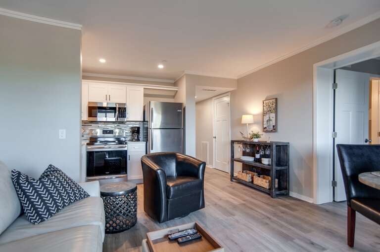 Relax and have a glass of wine in this renovated unit! Relax and have a glass of wine in this renovated unit!