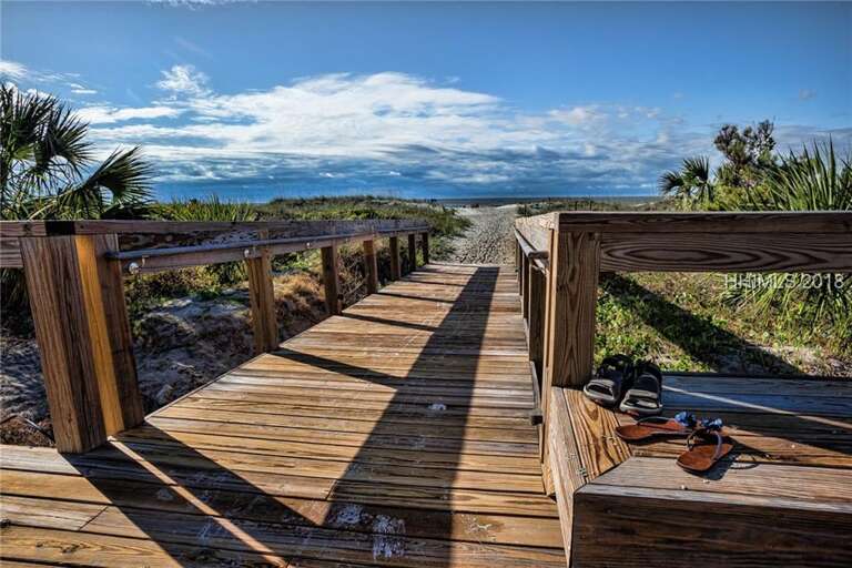 Guest staying at Carolina Beach Club 429 can use all the amenities from the Hilton property. They offer   outdoor temperature controlled pools and jacuzzi, fitness center, outdoor games , beach path walk , hammocks to enjoy view of Atlantic ocean .
Oceans