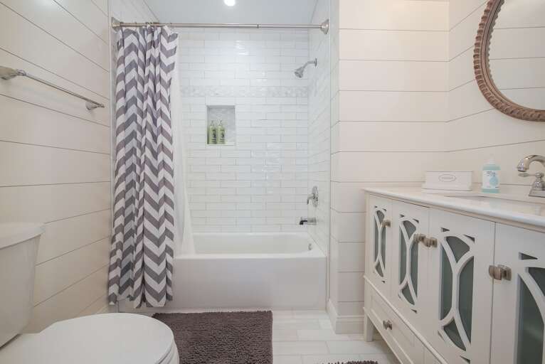 The second en-suite bathroom offers shower/tub combo.