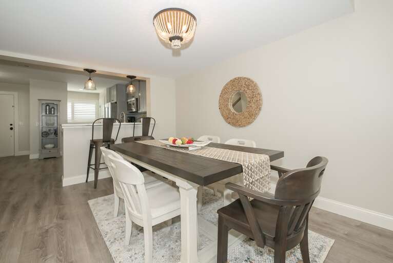 Dining area that seats 6 ppl for those home cooked meals at your home away from home. 