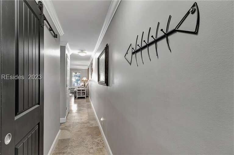 Plenty of hooks in this newly painted and tiled 1 bedroom villa. 