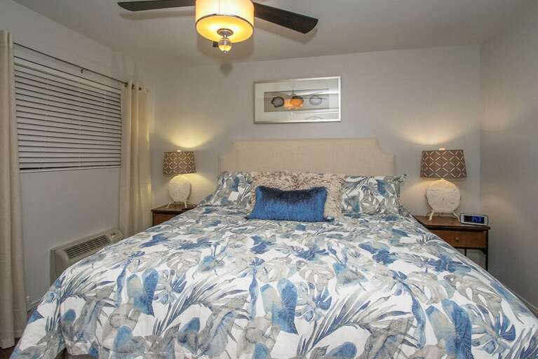 Big comfy King bed in Master bedroom.