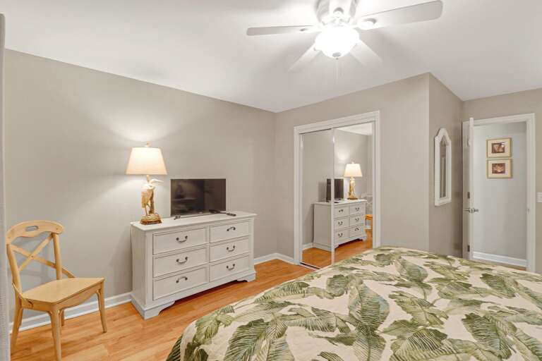 Ceiling fan and plenty of storage in your light and cozy main bedroom.  Watch TV on this 32" flat screen 