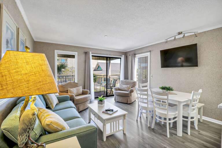 New floor and coastal furniture with plenty of light!