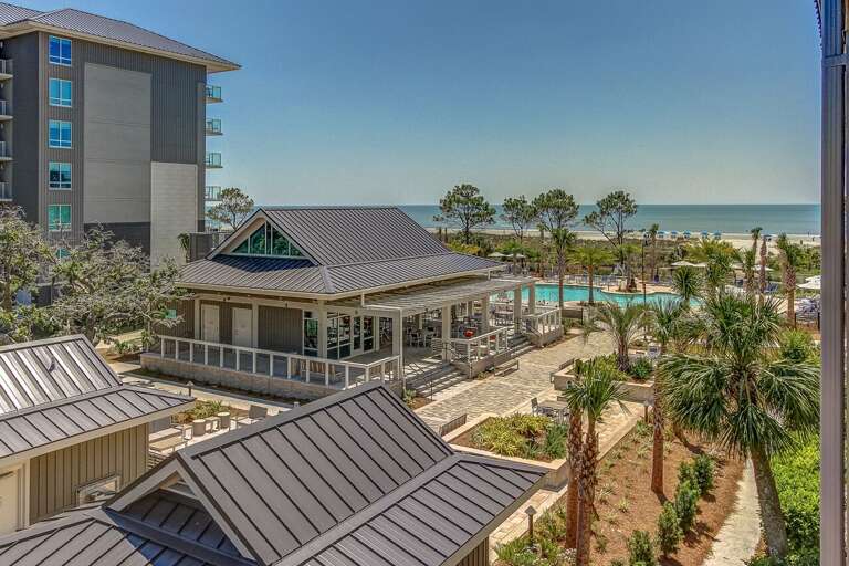 Dine at the Hilton’s Oceanside Bar & Grill for breakfast, lunch & dinner adjacent to Ocean Dunes.