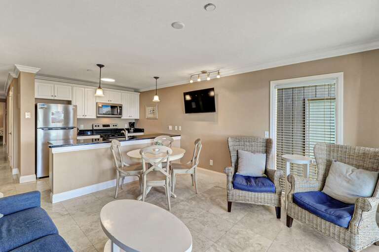 Great open floor plan in this charming, coastal 2 bedroom unit. 