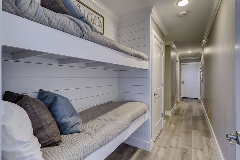 Imagine your little kids sleeping in these XL twin bunk beds!  What vacation memories they will have.   Imagine your little kids sleeping in these XL twin bunk beds!  What vacation memories they will have.