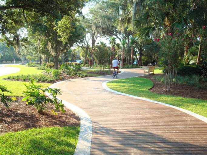 .This is part of the new walkway the Hilton Head Township built into the Plaza