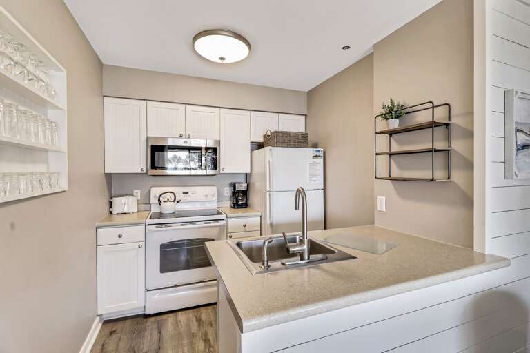 Bright kitchen with all the appliances needed for your vacation!