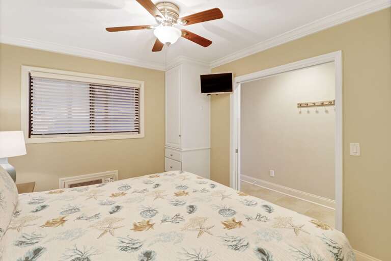 Relax in bed while watching TV! 