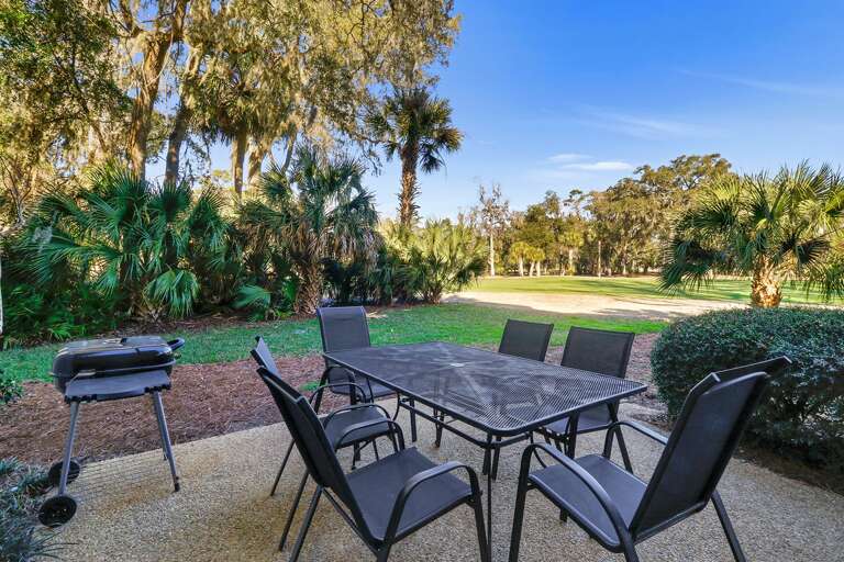 A great spot for that evening BBQ while watching the golfers on the course! 