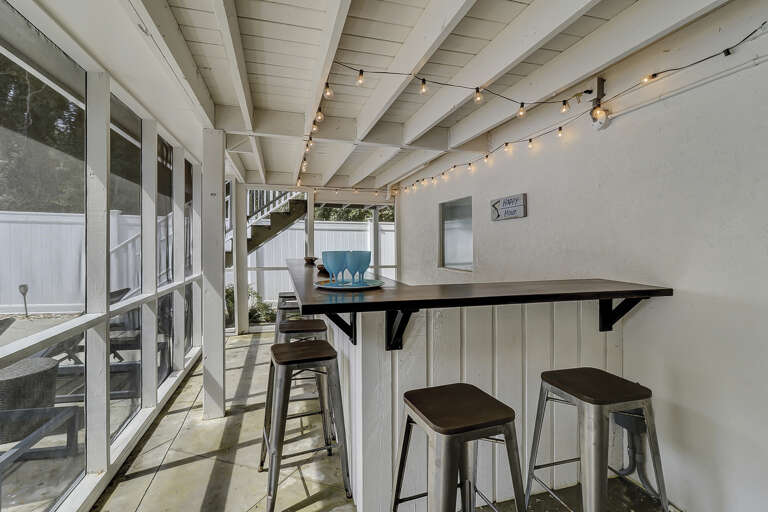 Screen in porch with flat screen TV and poolside bar.  Screen in porch with flat screen TV and poolside bar.